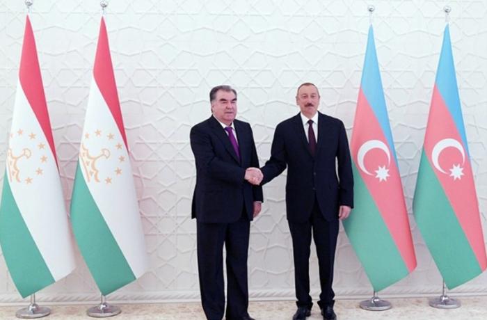 Tacikistan prezidenti İlham Əliyevi təbrik etdi