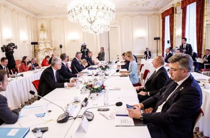Prezident Praqada “Avropa qitəsində sülh və təhlükəsizlik” mövzulu dəyirmi masada iştirak edib — FOTO