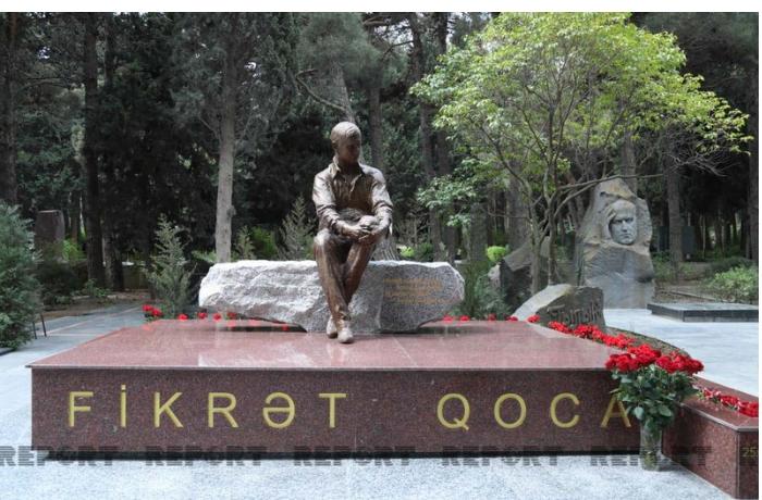 Xalq şairi Fikrət Qocanın abidəsinin açılışı oldu — FOTOLAR