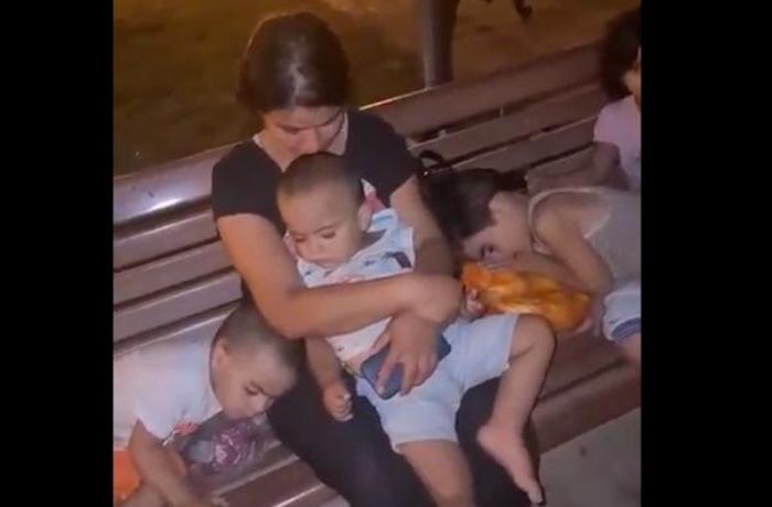 Döyülən qadın uşaqları ilə evdən qaçıb Sumqayıtda parkda gecələyir — VİDEO