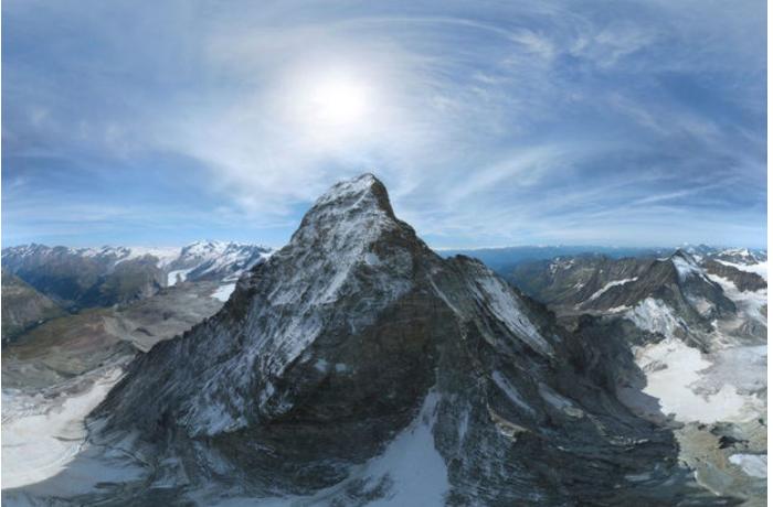 İki isveçrəli alpinist İtaliyada məşhur zirvəyə qalxarkən öldü