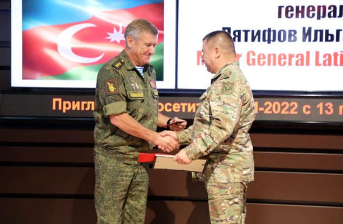 “Tank biatlonu” müsabiqəsinin hakimlərinə sertifikatlar təqdim edildi — FOTO