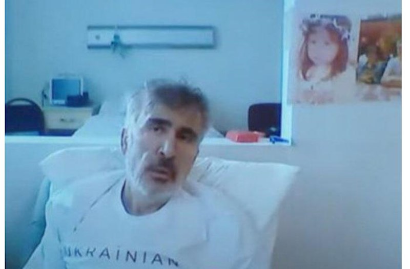 Saakaşvili tanınmaz halda — ŞOK GÖRÜNTÜLƏR (VİDEO)