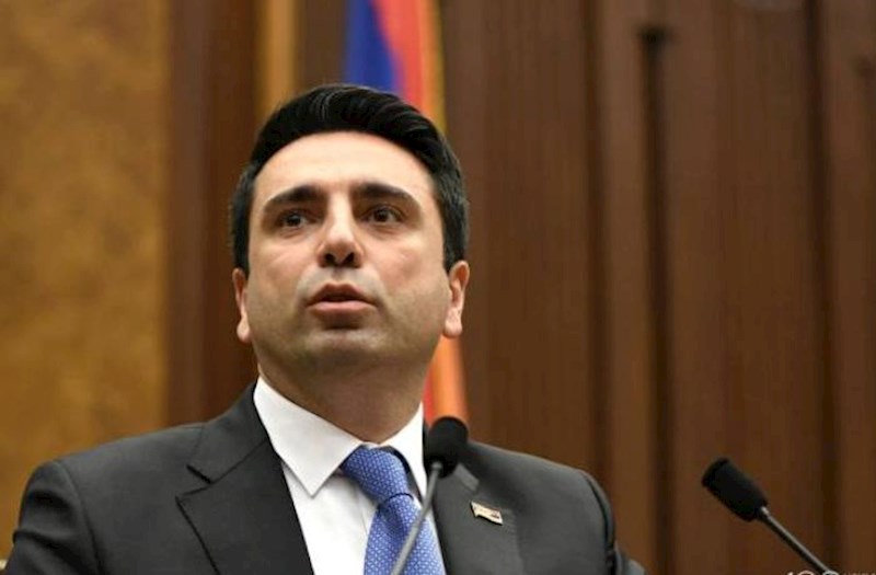 Ermənistan spikeri yıxılaraq xəstəxanalıq oldu — FOTO