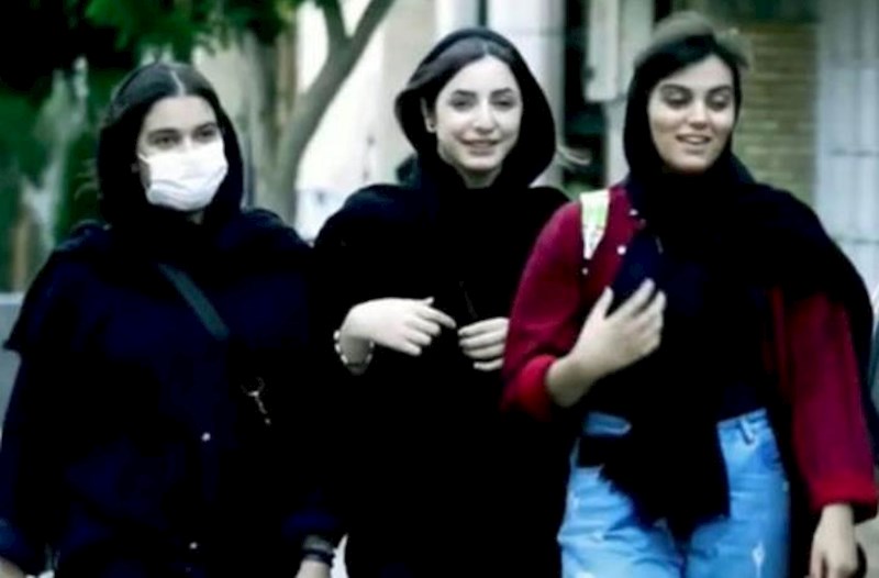 İranda hicab məmurları gənc qızları döyüblər — VİDEO