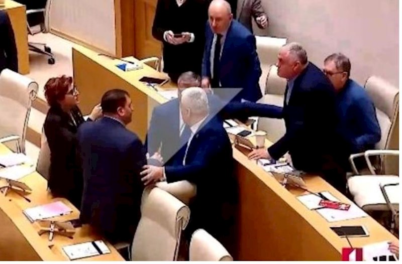 Ermənistan parlamentində döyülən deputat xəstəxanaya yerləşdirildi 