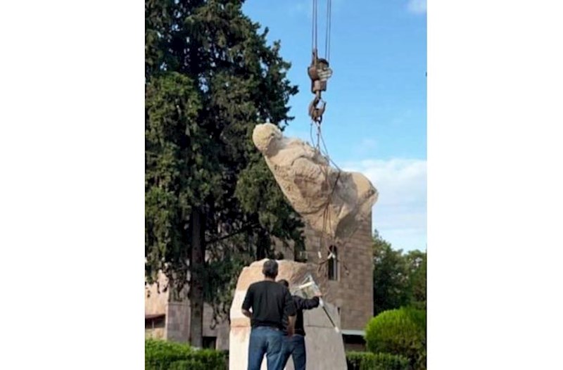 Xocavənddə terrorçu Monte Melkonyana qoyulmuş heykəl söküldü