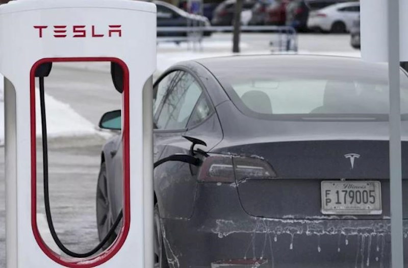 “Tesla” ABŞ-dən xeyli sayda avtomobili geri çağırır