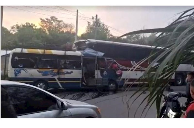 Avtobusların toqquşması nəticəsində 19 nəfər öldü