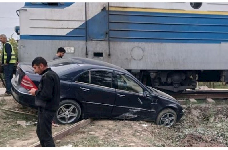Ekspert: "Sürücü məsuliyyətsizliyi qatar stansiyalarında qəzalara səbəb olur"