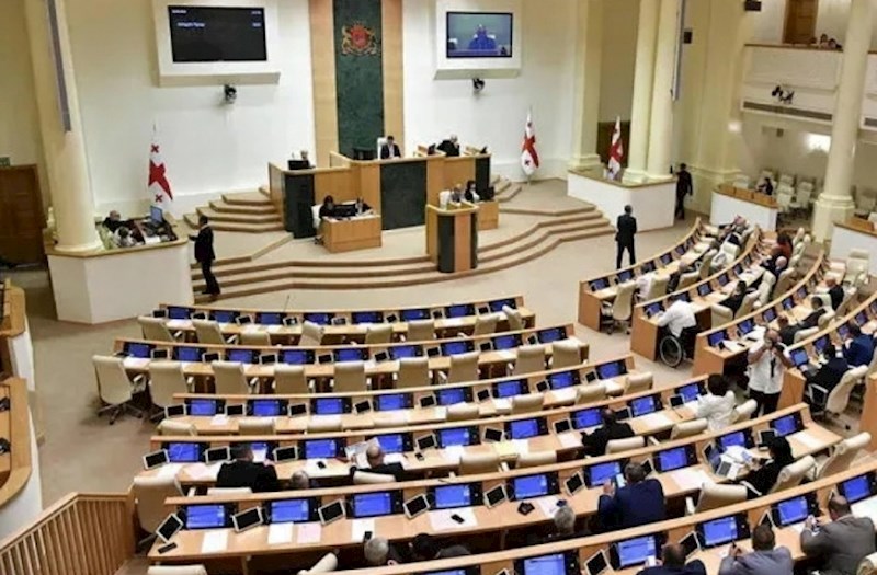 Gürcüstan parlamenti "xarici agentlər" qanununu ilk oxunuşda QƏBUL ETDİ