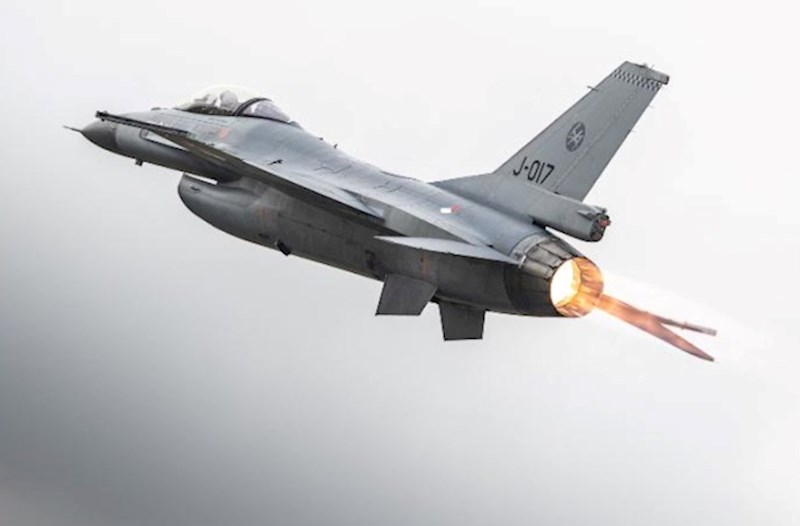 “Ukrayna ilk F-16 qırıcılarını iyun-iyul aylarında alacaq” 