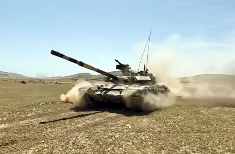 Orduda tank bölmələrinin döyüş hazırlığı məşğələləri keçirilir — VİDEO