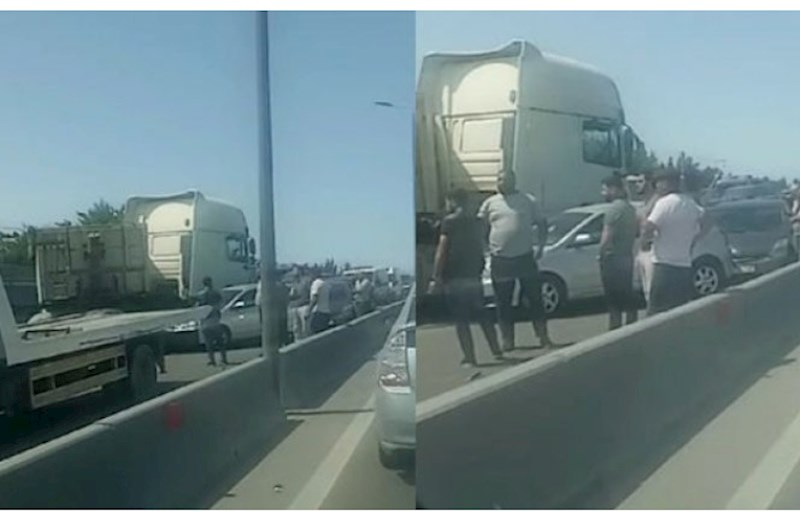 Bakı-Sumqayıt yolunda ağır qəza: Yük maşını 2 avtomobillə toqquşdu — VİDEO