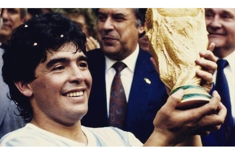 Maradonanın "Qızıl top"u hərraca çıxarılacaq